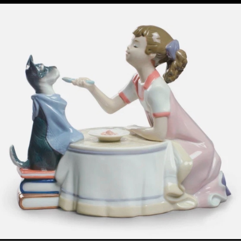 NEW LLADRO TEA TIME GIRL FIGURINE   BRAND NEW IN BOX